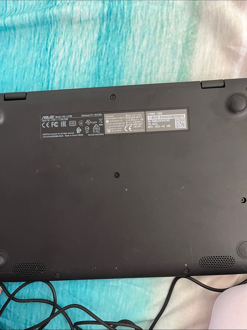 ASUS Black Laptop with Numeric Touchpad and Yellow Accent - Picture 3 of 4